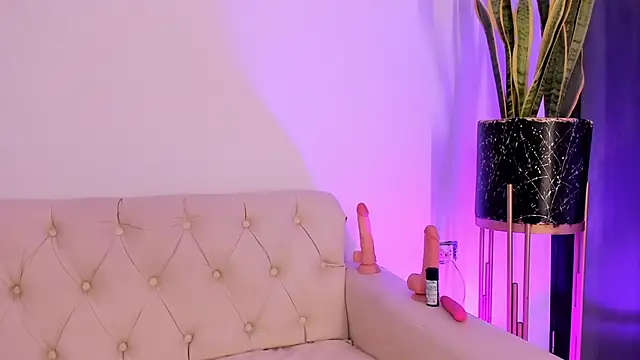 liorah wolf online show from February 12, 7:53 pm