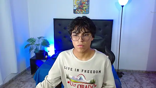 Maecum18 online show from February 7, 9:51 pm