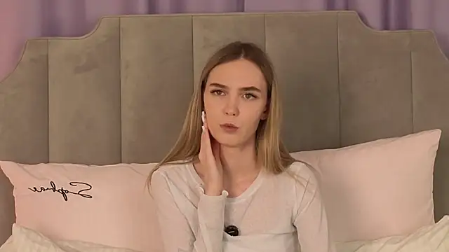 NikkiRyx online show from April 29, 6:25 pm