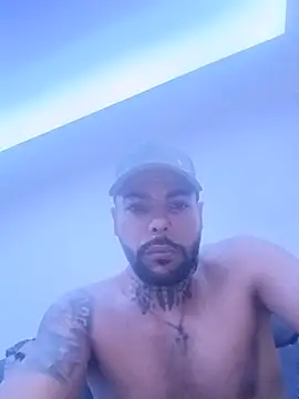 Snapshot of juan_123_ chatting on June 24, 6:23 am juan 123 online show from June 24, 6:23 am