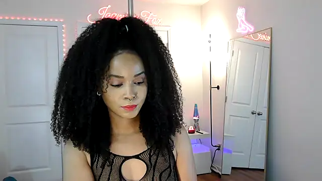 JazmineFoxx online show from April 24, 9:39 pm