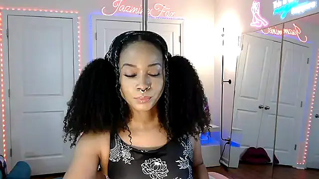 JazmineFoxx online show from May 5, 4:15 pm