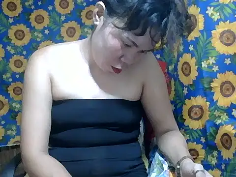 Sexy HotPussy4u online show from April 27, 2:20 am