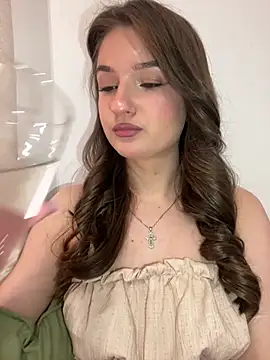 Green eyes lady online show from April 30, 1:06 pm