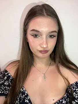 Snapshot of Green_eyes_lady chatting on July 6, 5:04 pm Green eyes lady online show from July 6, 5:04 pm