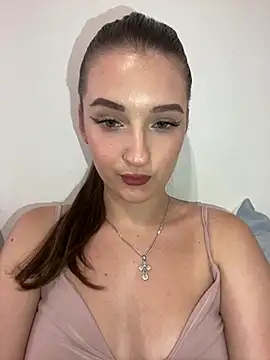 Snapshot of Green_eyes_lady chatting on July 17, 2:45 pm Green eyes lady online show from July 17, 2:45 pm