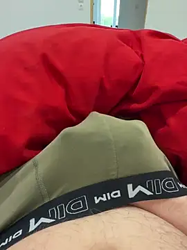 petitsexe52 online show from March 6, 8:11 am