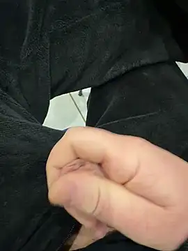 petitsexe52 online show from March 16, 6:28 am