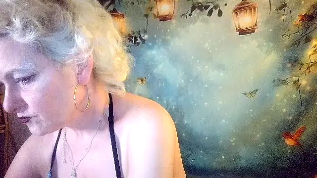 Snapshot of Blondie_the_librarian chatting on May 9, 1:11 am Blondie the librarian online show from May 9, 1:11 am