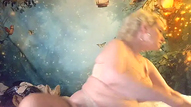 Snapshot of Blondie_the_librarian chatting on June 17, 10:32 pm Blondie the librarian online show from June 17, 10:32 pm
