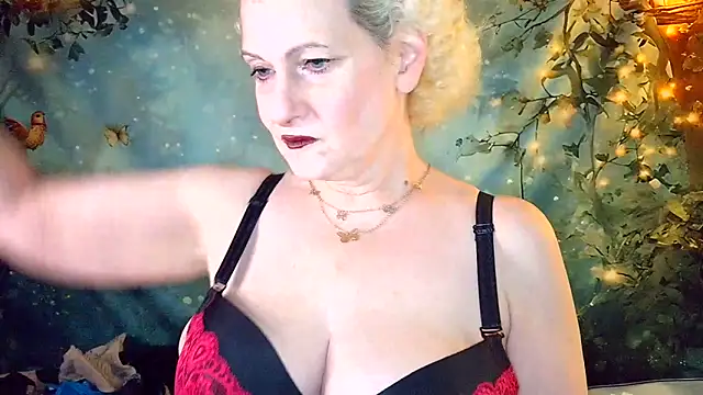 Snapshot of Blondie_the_librarian chatting on June 20, 5:38 pm Blondie the librarian online show from June 20, 5:38 pm