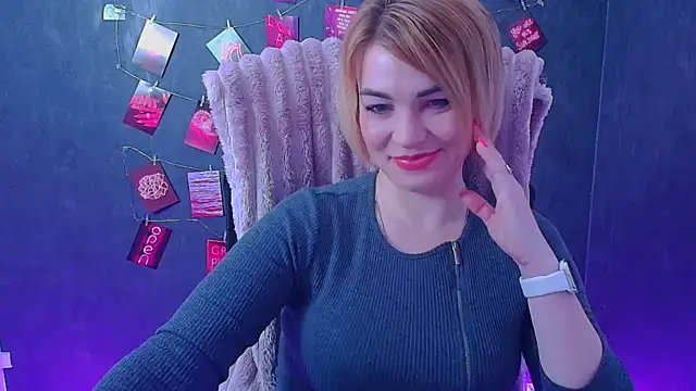 CuttieEmma online show from April 29, 5:55 am