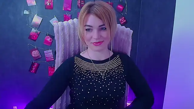 CuttieEmma online show from May 2, 11:48 am