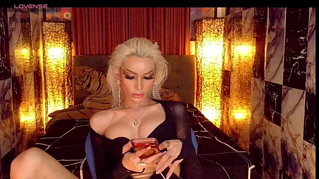 Snapshot of SeductiveSamanthaTS chatting on June 14, 3:41 am SeductiveSamanthaTS online show from June 14, 3:41 am