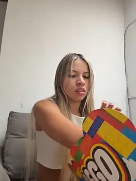 Mia Rosee1 online show from July 19, 7:28 pm