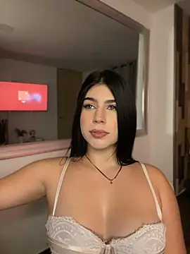  HannahFox  online show from August 3, 11:30 pm