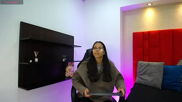 Luna Millers online show from February 3, 3:48 am