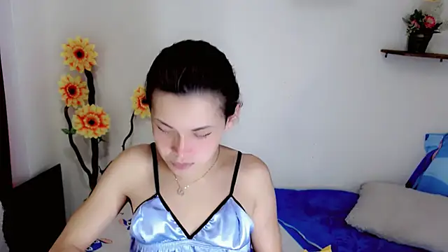 NathalialLooes online show from June 19, 8:23 pm