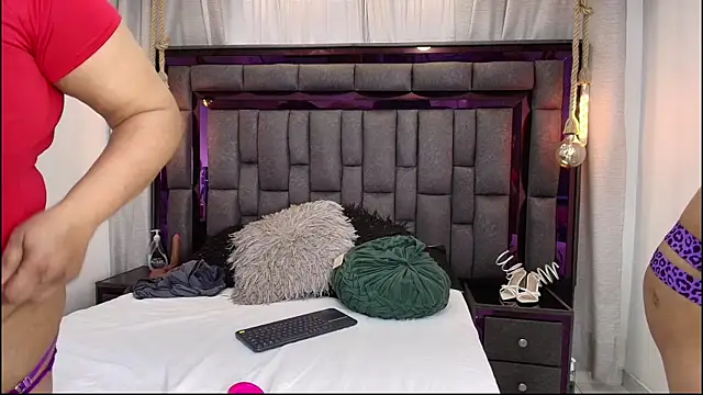 Karina Mendoza online show from March 8, 6:55 pm