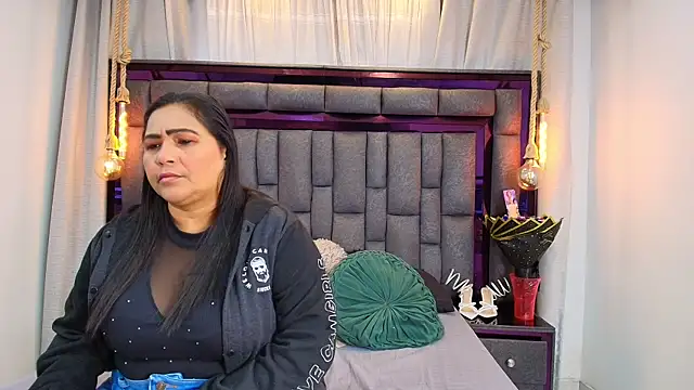 Snapshot of Karina_Mendoza chatting on May 22, 12:00 pm Karina Mendoza online show from May 22, 12:00 pm