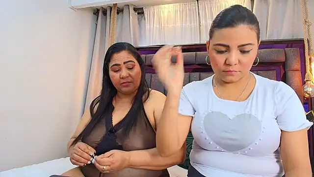 Snapshot of Karina_Mendoza chatting on June 28, 12:11 pm Karina Mendoza online show from June 28, 12:11 pm