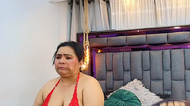 Snapshot of Karina_Mendoza chatting on August 2, 12:31 am Karina Mendoza online show from August 2, 12:31 am