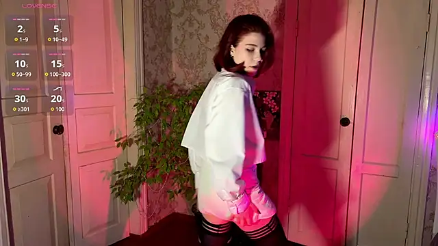 LaurynGeisinger online show from March 7, 3:09 pm