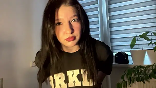 Sarahsolara online show from February 17, 2:02 pm