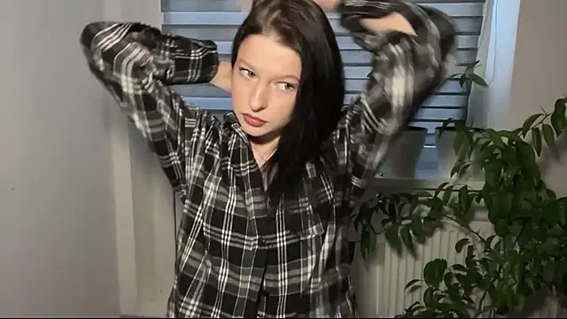 Sarahsolara online show from March 2, 3:19 pm