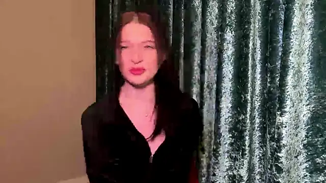 Sarahsolara online show from March 12, 4:02 pm