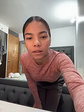 kaylaneee  online show from May 14, 1:34 am