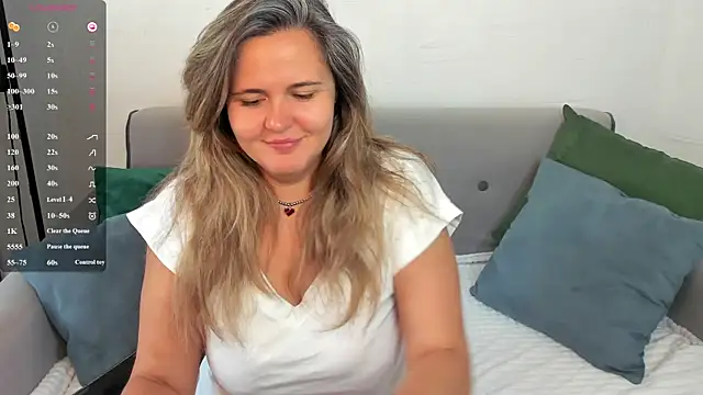 Snapshot of LilyBel chatting on June 30, 1:06 am LilyBel online show from June 30, 1:06 am
