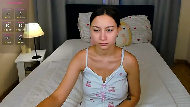 Snapshot of LilyBel chatting on August 2, 1:04 am LilyBel online show from August 2, 1:04 am