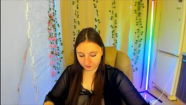 EvaxCharm online show from February 6, 4:17 am