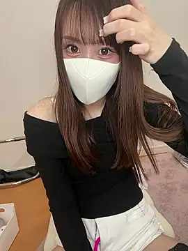 Snapshot of momo_mm chatting on May 7, 3:01 am momo mm online show from May 7, 3:01 am