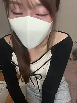 Snapshot of momo_mm chatting on May 13, 12:57 pm momo mm online show from May 13, 12:57 pm