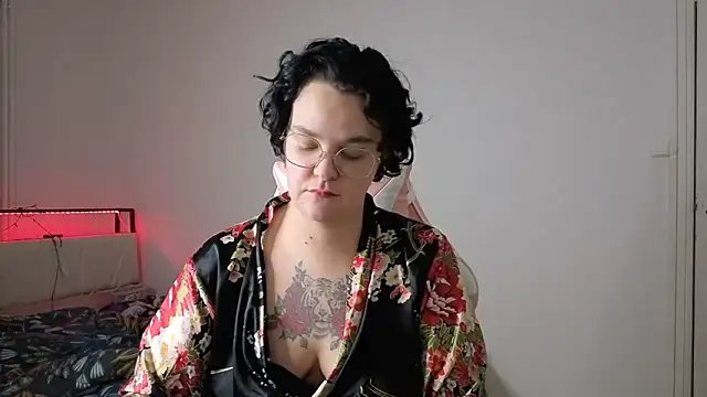 lunatigre4 online show from February 4, 7:09 pm