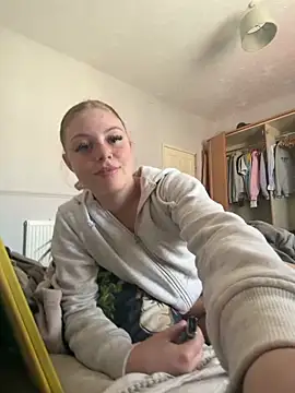 Snapshot of Paige_love chatting on April 23, 1:24 pm Paige love online show from April 23, 1:24 pm