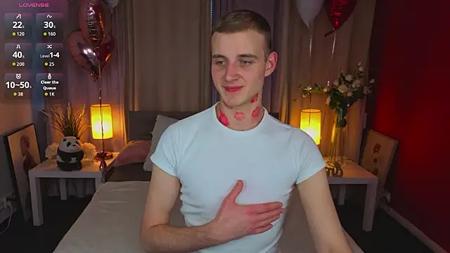 HereAlexColee online show from February 14, 2:36 pm