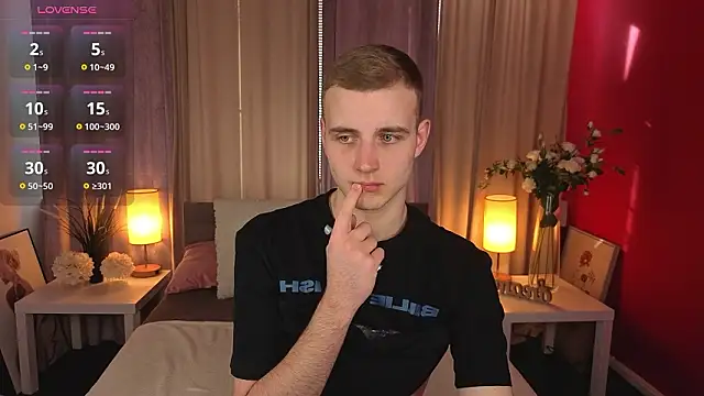 HereAlexColee online show from March 9, 2:10 pm