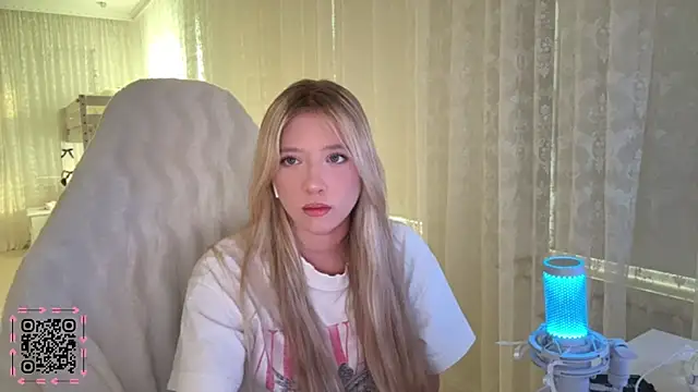 IvyArmbrister online show from March 30, 3:35 pm