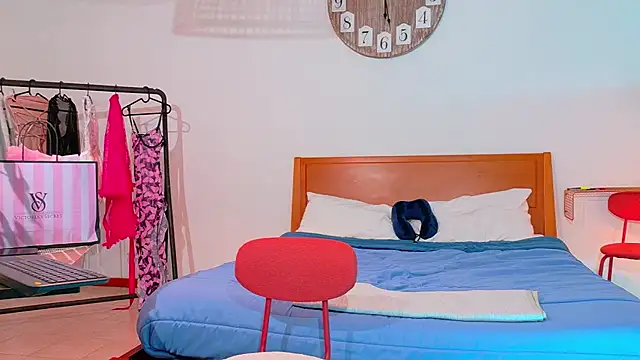 kylliefox  online show from January 8, 2:08 pm