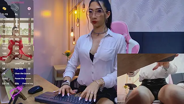 kylliefox  online show from April 25, 1:41 pm