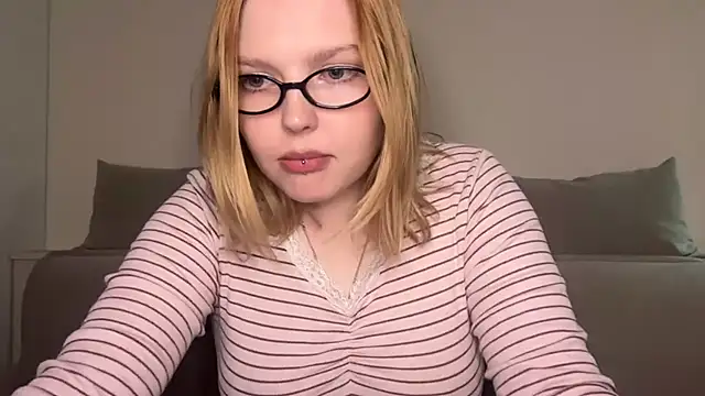 Ophelia Ritz online show from May 3, 11:22 pm