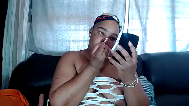 NAUGHTYSQUIRTER21 online show from February 8, 10:40 am