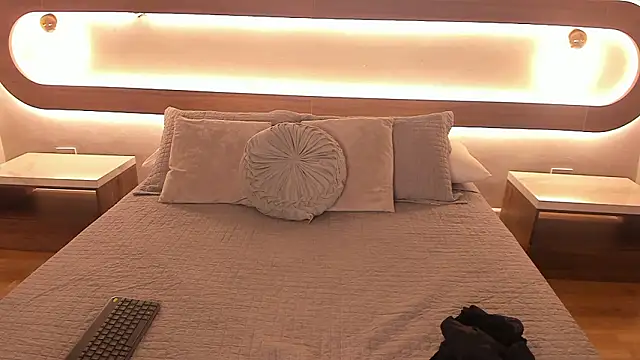 Sienna brunette online show from February 8, 12:19 pm