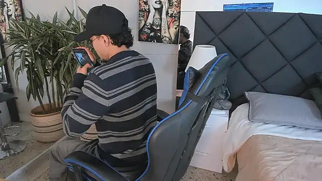 kai storn online show from March 1, 11:45 am