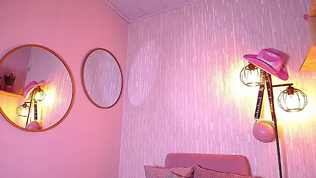 Snapshot of Kitty_madness chatting on July 15, 3:39 pm Kitty madness online show from July 15, 3:39 pm