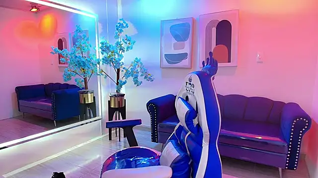 Zoe 18T online show from March 14, 7:30 pm