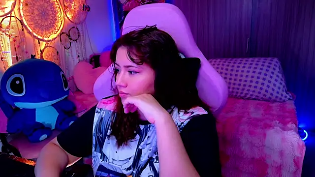ALIS E G online show from June 18, 6:23 pm